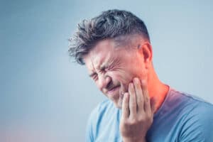تسكين آلام الأسنان | علاجات منزلية طبيعية لتسكين آلام أسنان العقل