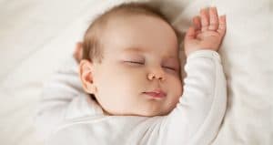 عدد ساعات نوم الرضيع في الشهر الاول