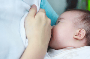 معاناة الأم مع الرضاعة الصناعية ومشاكل الرضاعة الطبيعية وحلها