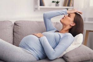 الصداع النصفي أثناء الحمل | ما هي الأعراض؟ وتأثير الحمل على الصداع النصفي