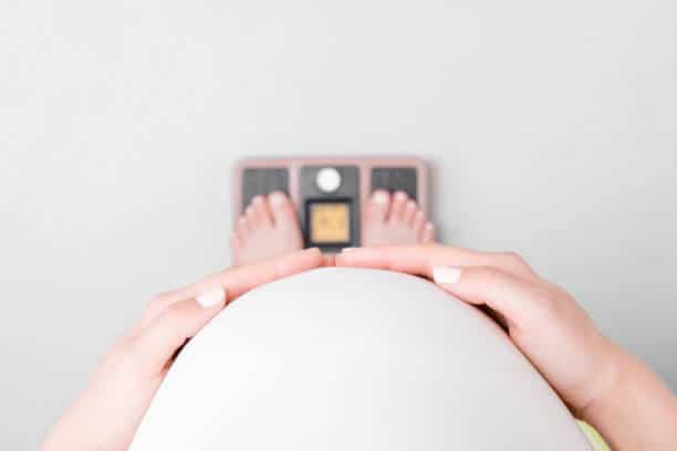 زيادة الوزن أثناء الحمل وعدد السعرات الحرارية التي يجب تناولها