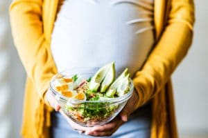 النظام الغذائي أثناء الحمل | الأطعمة التي يجب تناولها وتجنبها أثناء الحمل