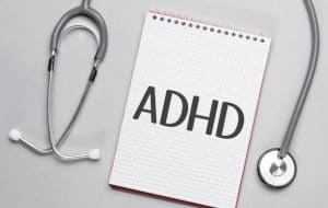 اضطراب فرط الحركة ونقص الانتباه (ADHD) | العلامات والأعراض والعلاجات