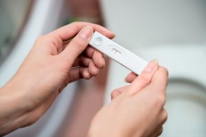 وقت اختبار الحمل المناسب لكل حامل باليوم والساعة وأعراض الحمل المبكر